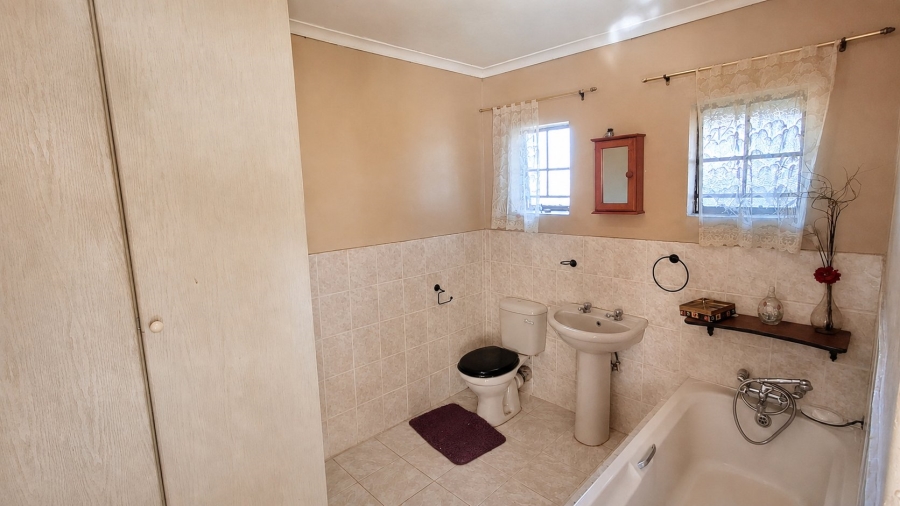 4 Bedroom Property for Sale in Roodia Free State